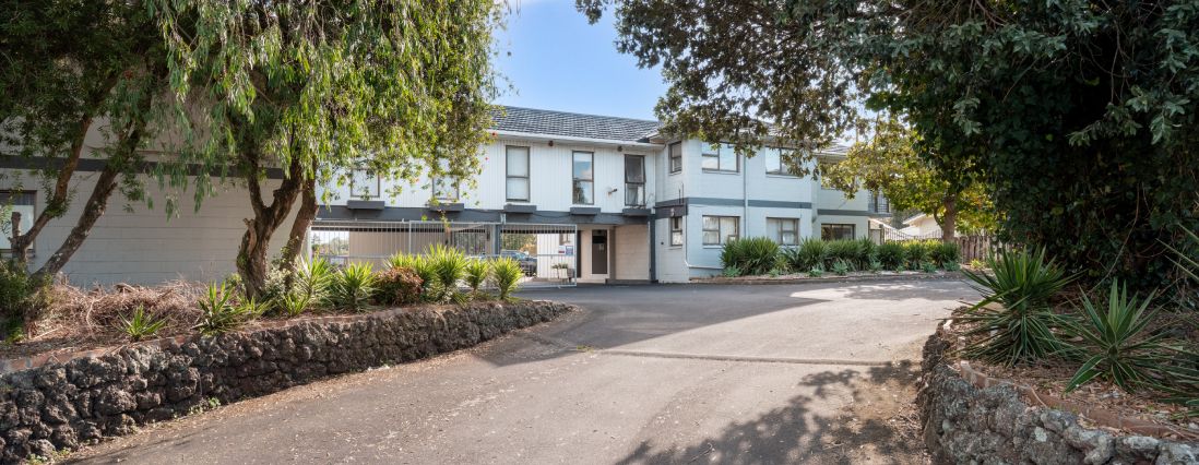 Stay in Mangere